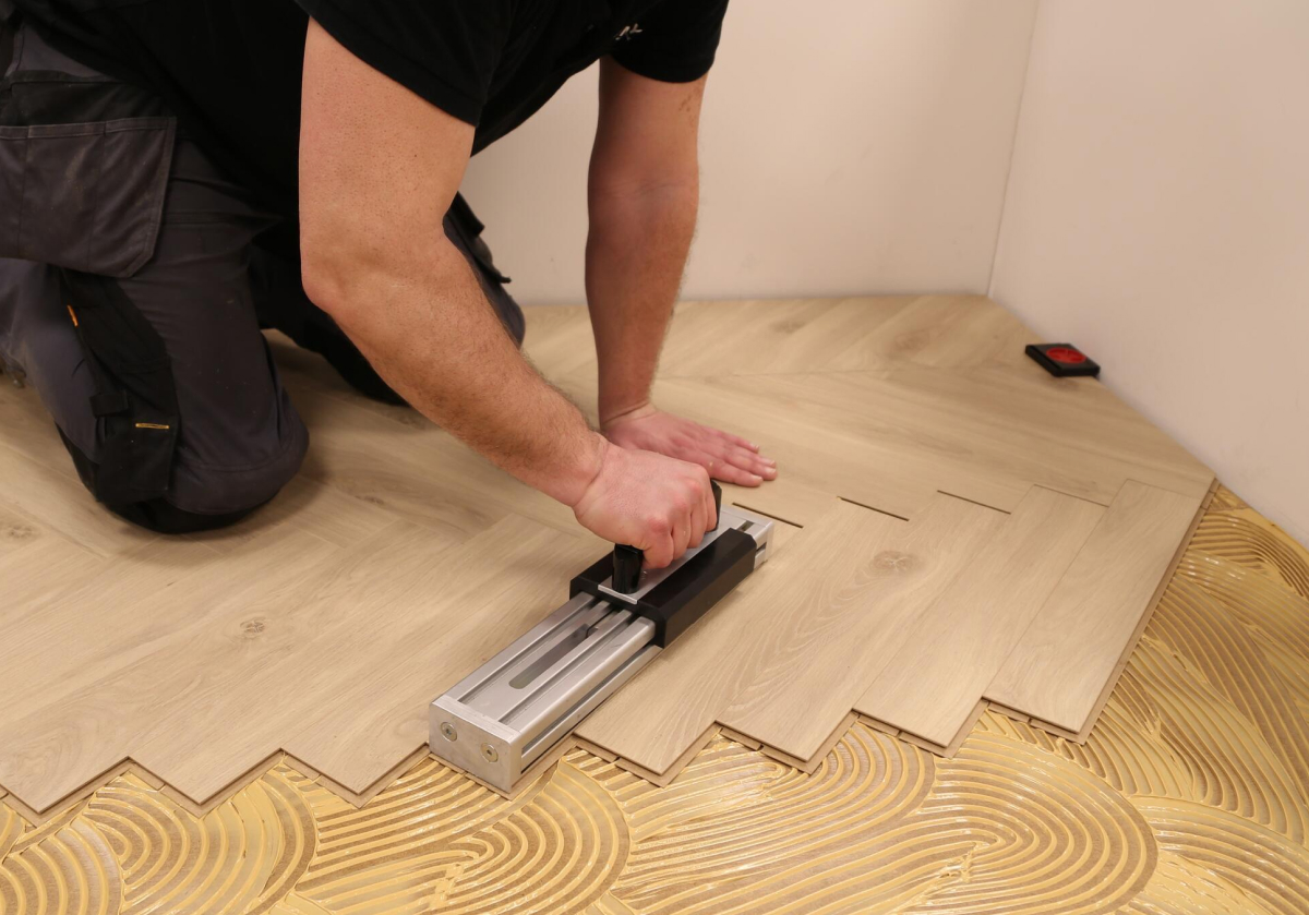 Verlijmde vloerinstallatie