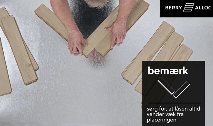 Floating installation of a Chateau herringbone laminate floor-opmerking-Danish version