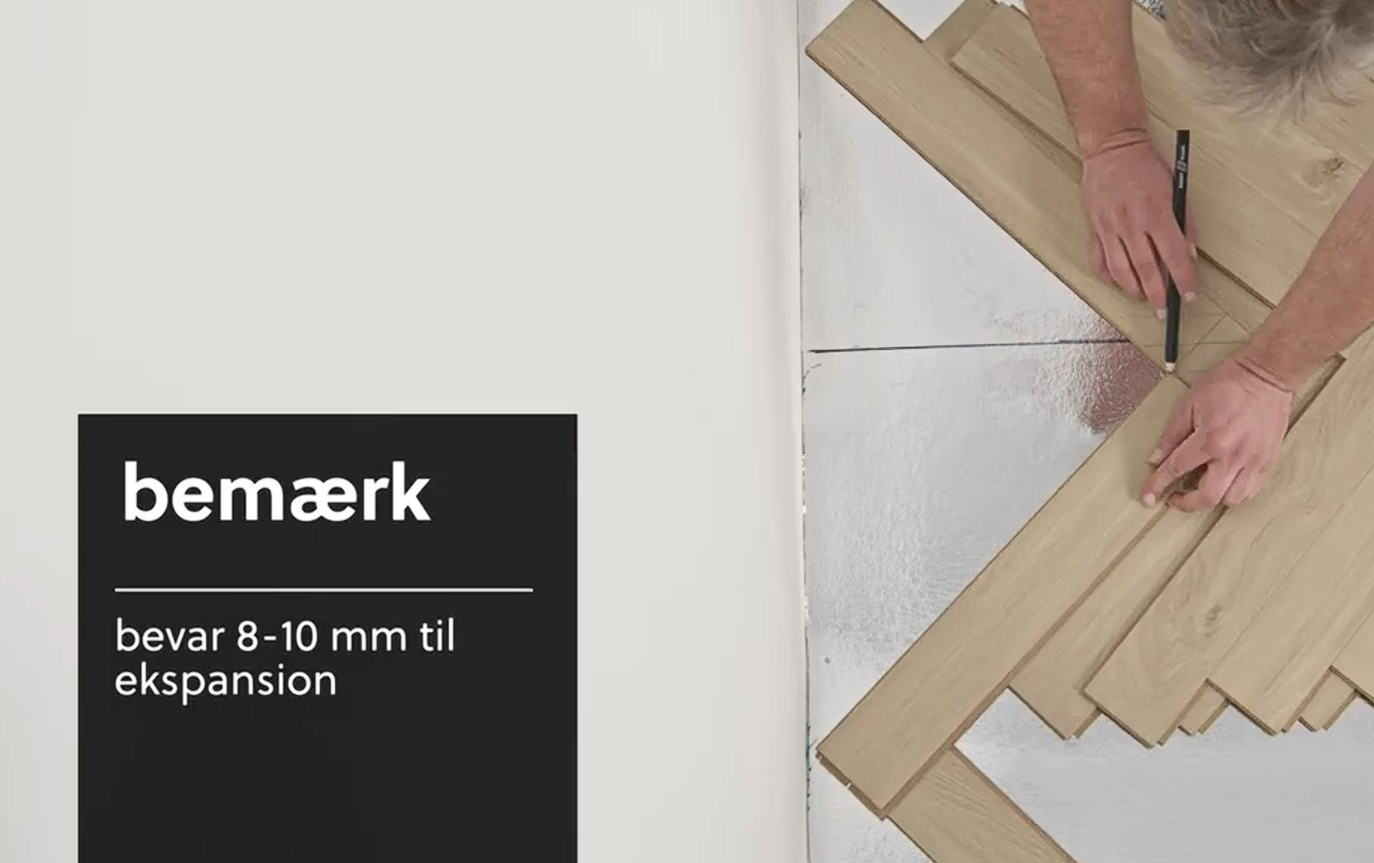 Floating installation of a Chateau herringbone laminate floor-tip 8 mm-Danish version (2)