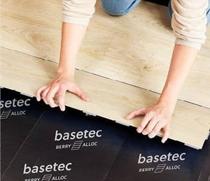 Welke stappen moet ik volgen bij het installeren van mijn nieuwe vloer?