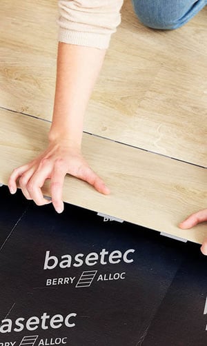 Welke stappen moet ik volgen bij het installeren van mijn nieuwe vloer?